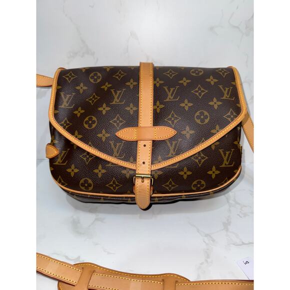Louis Vuitton Saumur 30 Monogram Canvas Messenger - Picture 6 of 9